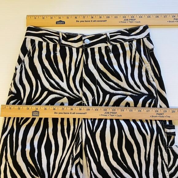 BDG Leila Zebra Print Carpenter Cargo Pants Womens Size 26 Urban Outfitters - Picture 13 of 16